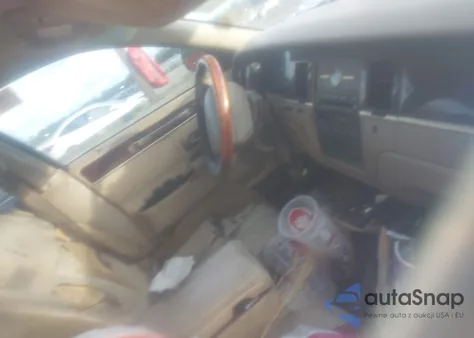 2007 Lincoln Town Car Signature Limited из США, поврежденный, VIN 1LNHM82V27Y637073